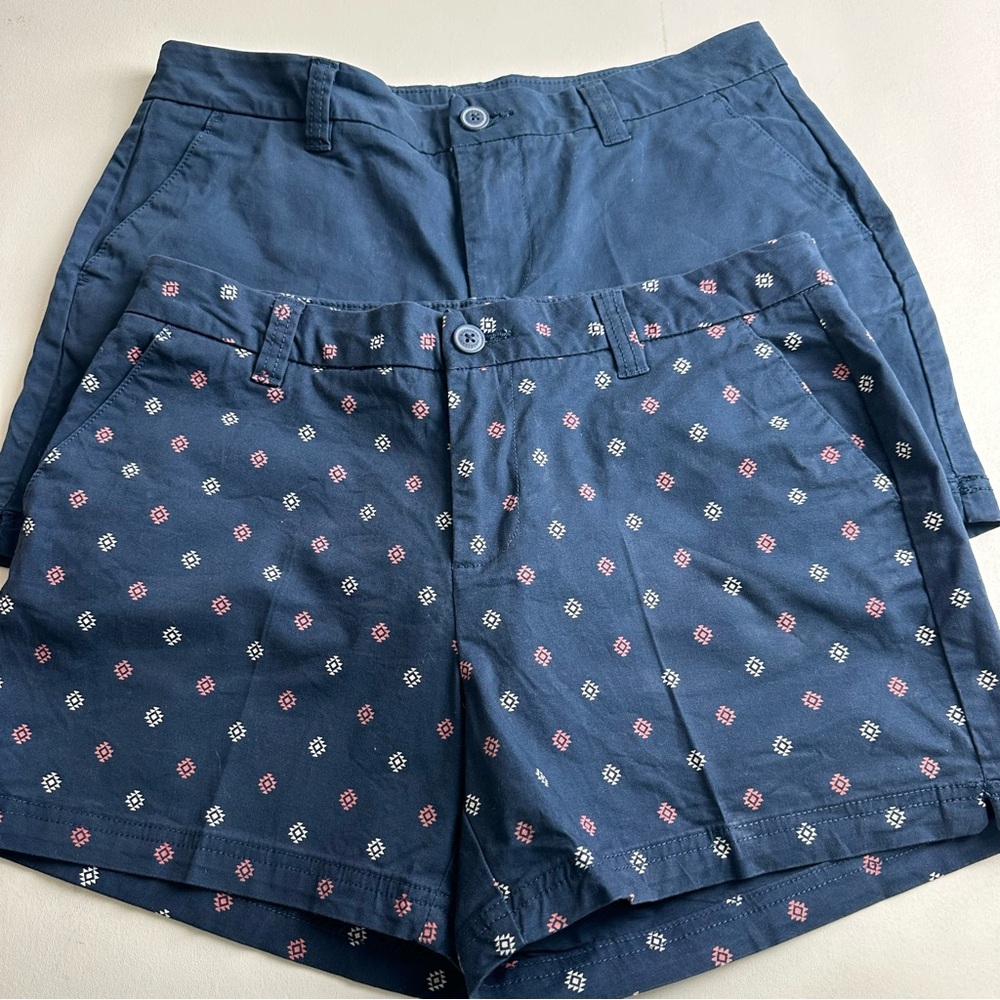 (2) pair Magellan outdoor 4” Shorty shorts women’s size 8